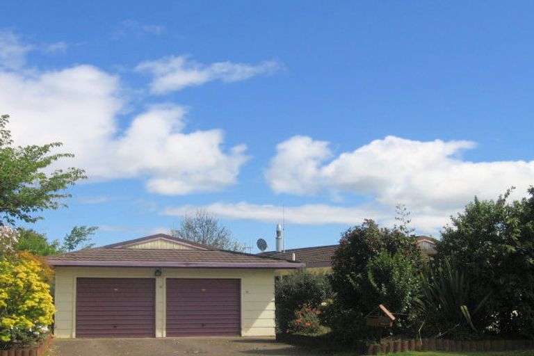 Photo of property in 18 Regents Grove, Richmond Heights, Taupo, 3330