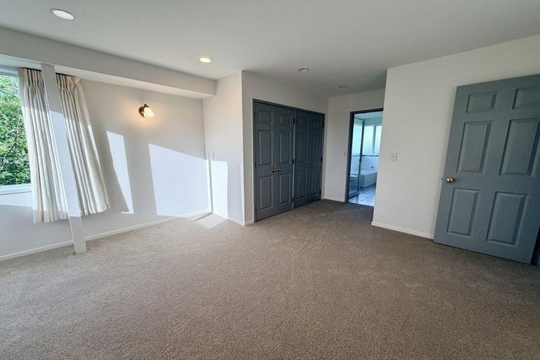 Photo of property in 2/30 Princes Street, Northcote Point, Auckland, 0627