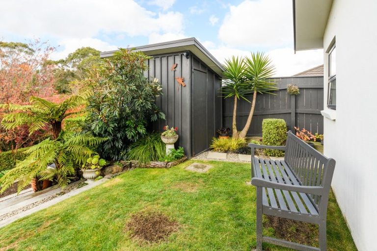 Photo of property in 4a Silkwood Place, Fitzherbert, Palmerston North, 4410