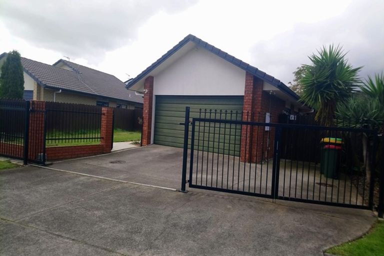 Photo of property in 8 Carisbrook Crescent, Papakura, 2110