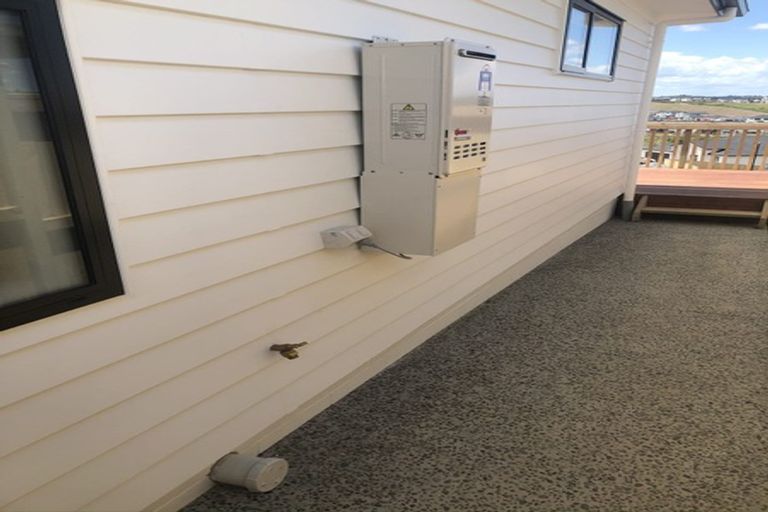 Photo of property in 9 Davey Crescent, Orewa, 0931