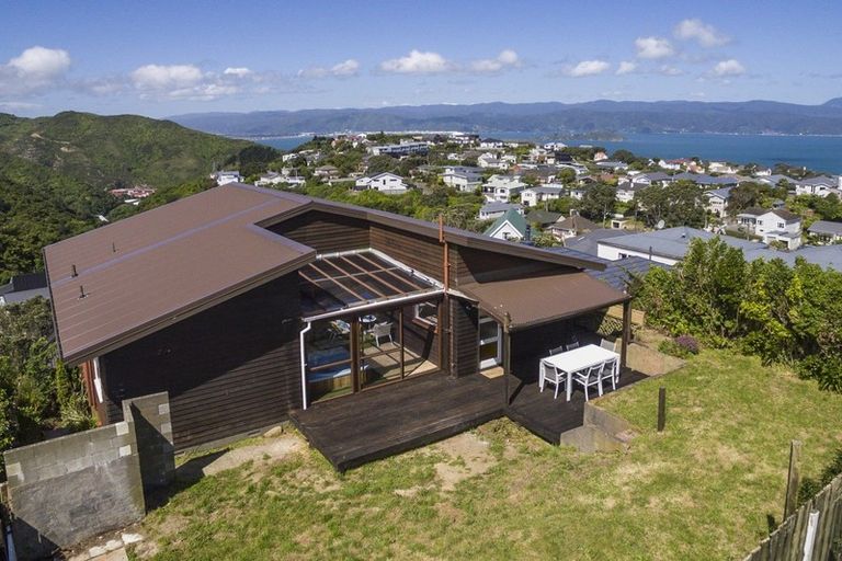 Photo of property in 33 Ranui Crescent, Khandallah, Wellington, 6035