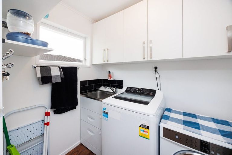 Photo of property in 21 Acacia Street, Kelvin Grove, Palmerston North, 4414