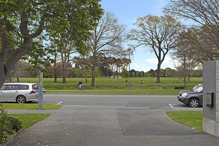 Photo of property in 2/30 Park Terrace, Christchurch Central, Christchurch, 8013