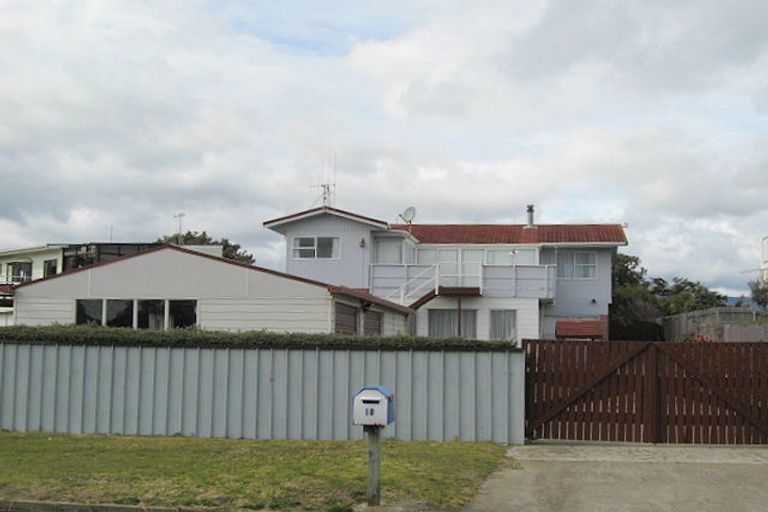 Photo of property in 18 Manga-pirau Street, Waikawa Beach, Manakau, 5573