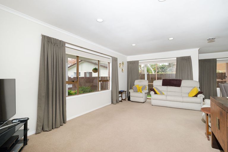 Photo of property in 2 Matuhi Rise, Henderson, Auckland, 0612