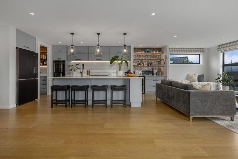 Photo of property in 14 Rotorua Grove, Aotea, Porirua, 5024