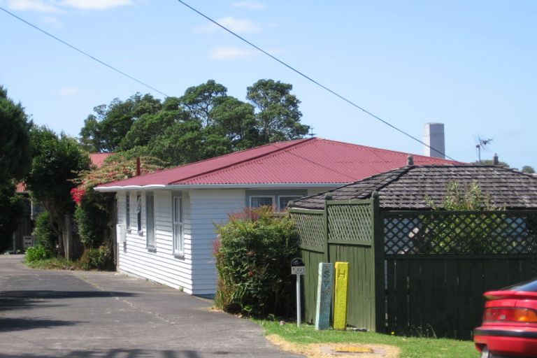 Photo of property in 2/221 Rangatira Road, Beach Haven, Auckland, 0626