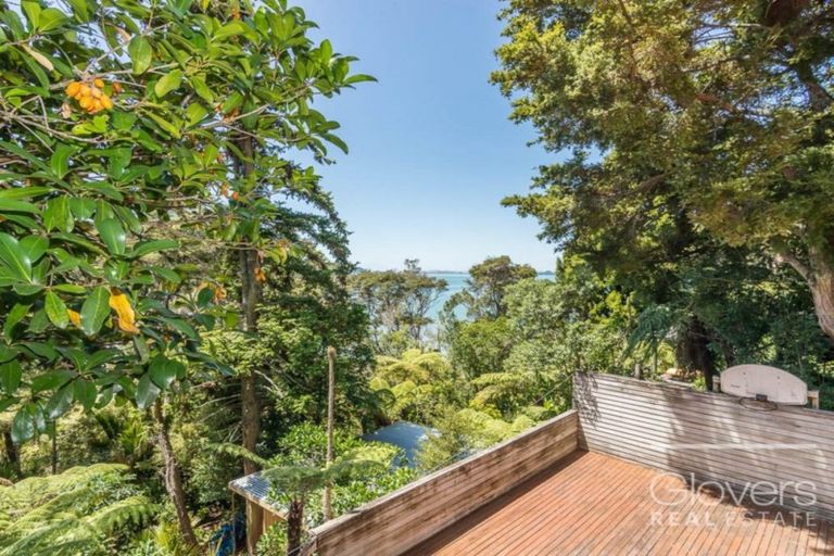 Photo of property in 23 Wood Bay Road, Titirangi, Auckland, 0604