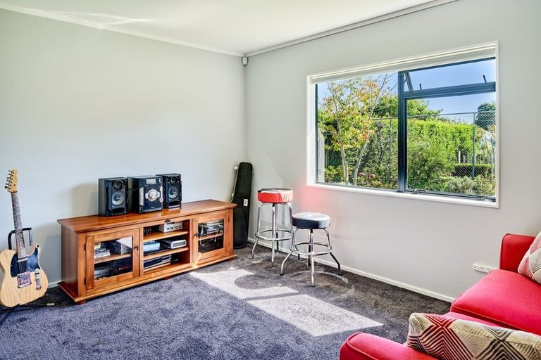 Photo of property in 180d Raumati Road, Raumati Beach, Paraparaumu, 5032