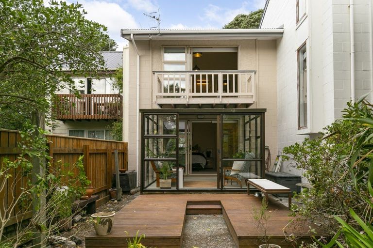 Photo of property in 2/8 Narbada Crescent, Khandallah, Wellington, 6035