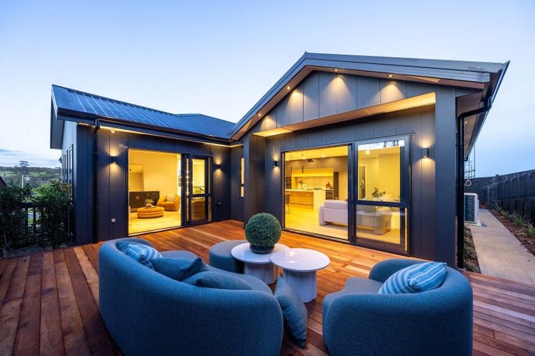 Photo of property in 7 Halcyon Bay Lane, Wainui, 0992