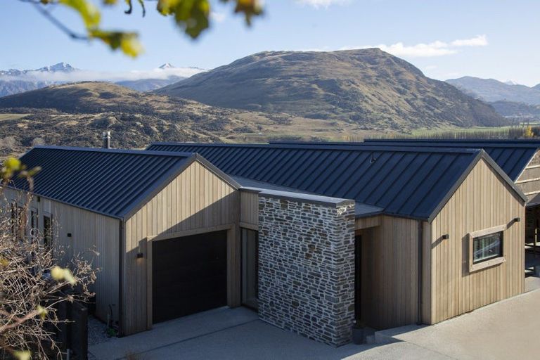 Photo of property in 11a Double Cone Road, Jacks Point, Queenstown, 9371