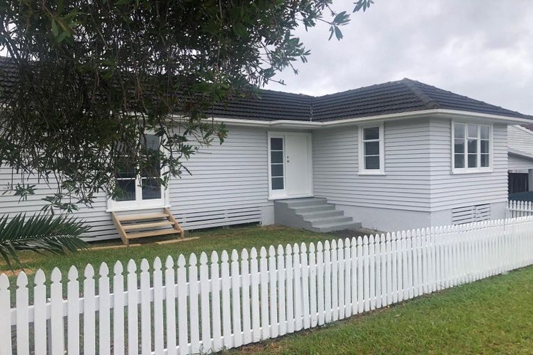 Photo of property in 182 Beach Haven Road, Beach Haven, Auckland, 0626