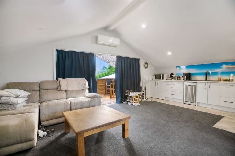 Photo of property in 38a Colmar Road, Mellons Bay, Auckland, 2014
