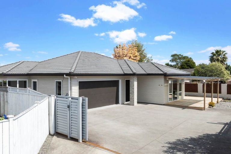 Photo of property in 16a Darren Crescent, Half Moon Bay, Auckland, 2012