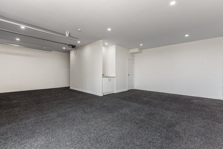 Photo of property in 8a Crispe Road, Clarks Beach, 2122