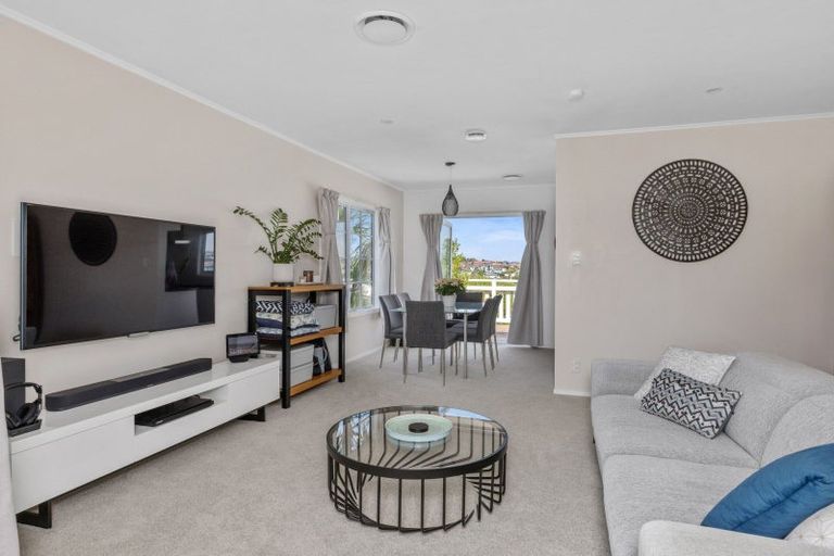 Photo of property in 9 Amorino Drive, Red Beach, 0932