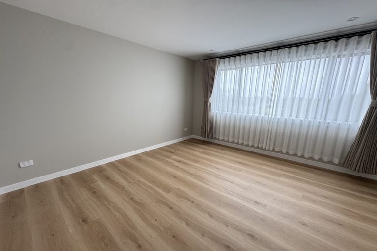 Photo of property in 42 Manu Place, Pinehill, Auckland, 0632