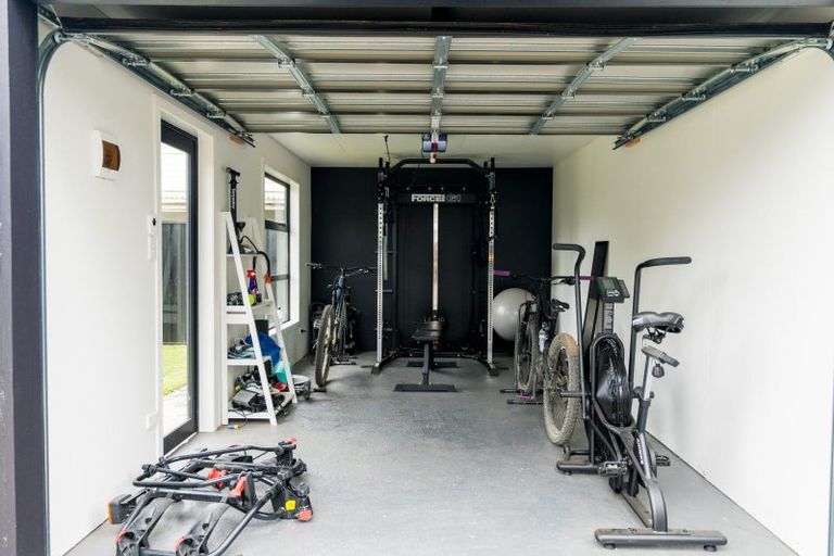 Photo of property in 165 Macandrew Road, South Dunedin, Dunedin, 9012