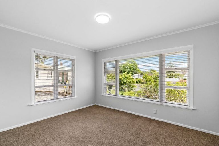 Photo of property in 38 Kohekohe Street, New Lynn, Auckland, 0600