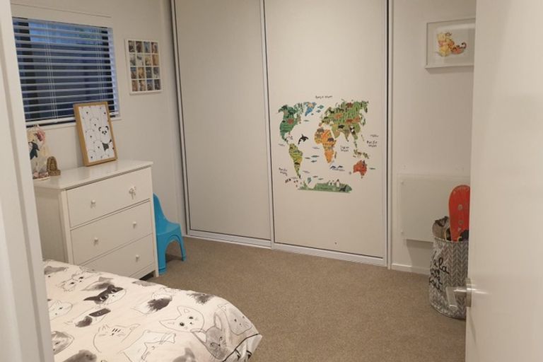 Photo of property in 1/32a Bronzewing Terrace, Unsworth Heights, Auckland, 0632