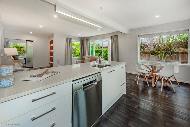 Photo of property in 29 Liverton Crescent, Bishopdale, Christchurch, 8053