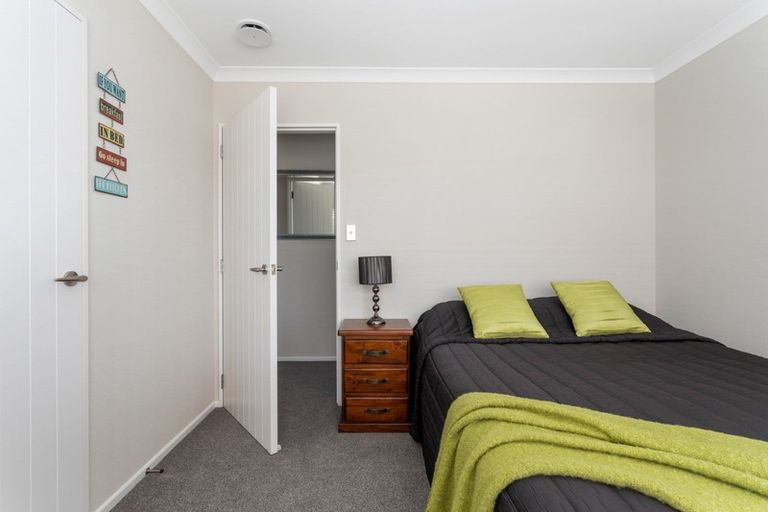 Photo of property in 81 Oriental Parade, Papamoa Beach, Papamoa, 3118