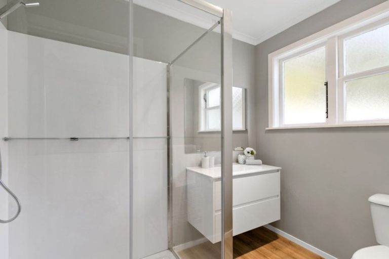 Photo of property in 121 Wellington Road, Wainuiomata, Lower Hutt, 5014