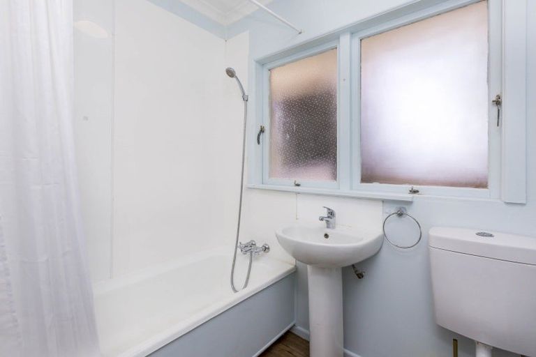 Photo of property in 2/4 Granville Street, Silverstream, Upper Hutt, 5019