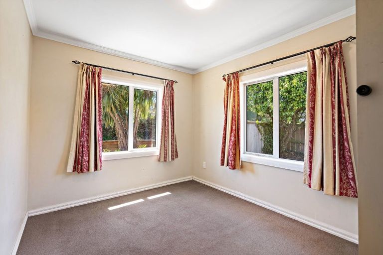 Photo of property in 1 Waldron Crescent, Green Island, Dunedin, 9018