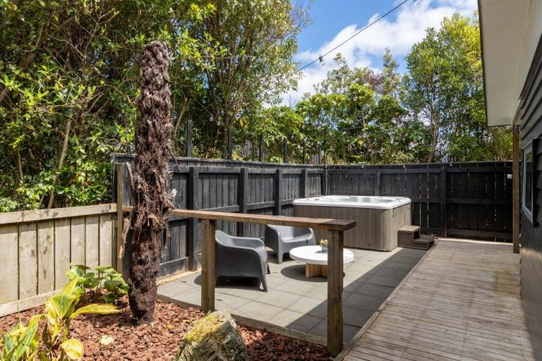 Photo of property in 32 Mount Marua Way, Timberlea, Upper Hutt, 5018