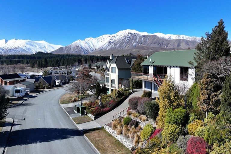 Photo of property in 10 Hamilton Drive, Lake Tekapo, 7999