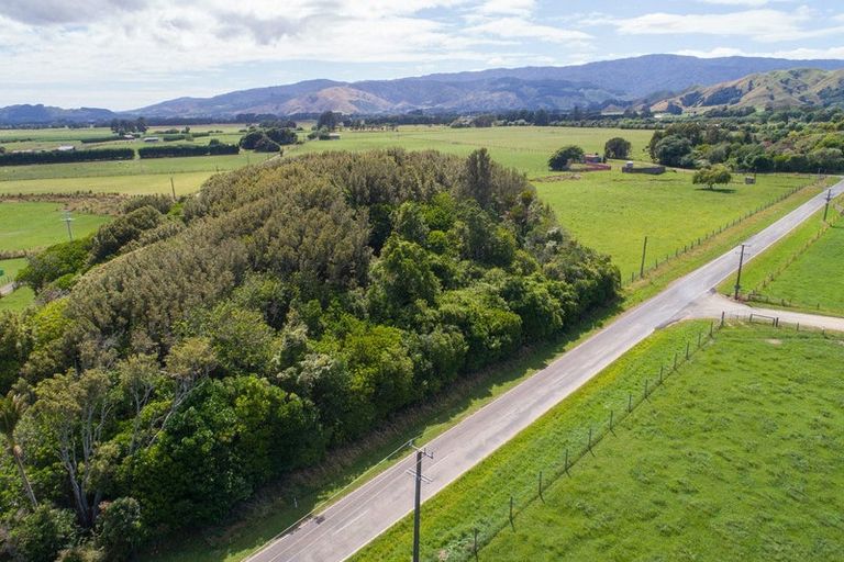 Photo of property in 81 Hautere Cross Road, Te Horo, Otaki, 5582