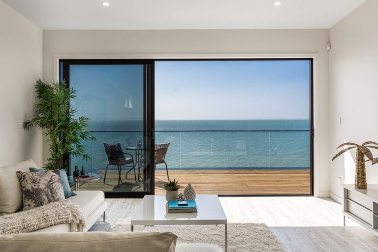 Photo of property in 8b Crispe Road, Clarks Beach, 2122