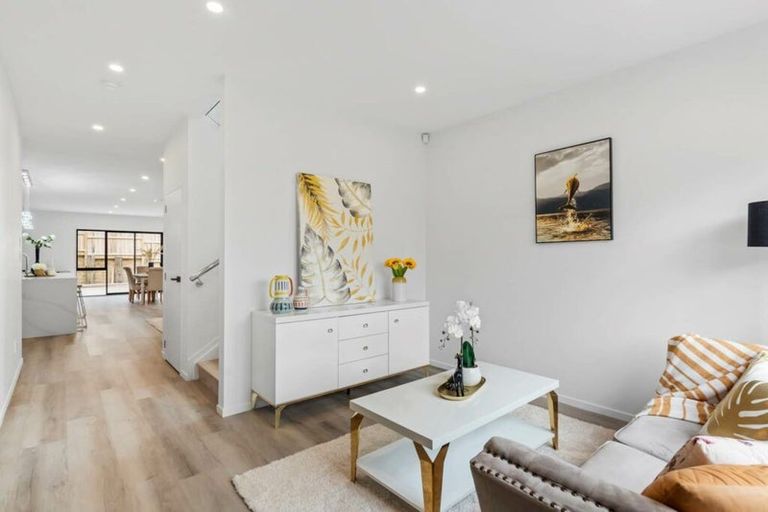 Photo of property in 3/7 Alston Avenue, Kelston, Auckland, 0602