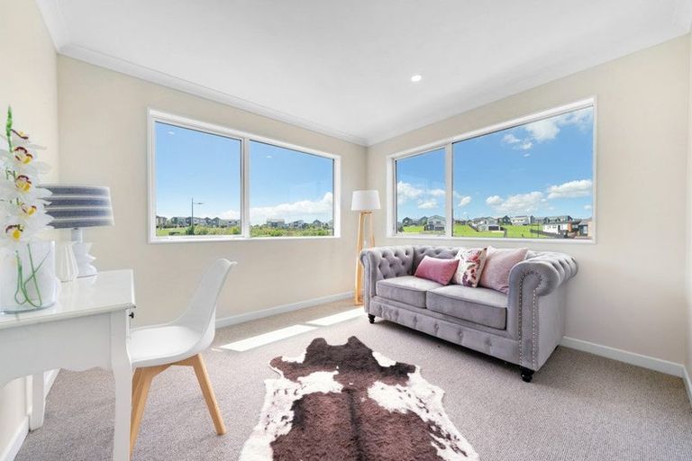 Photo of property in 52 Emerald Avenue, Rosehill, Papakura, 2113