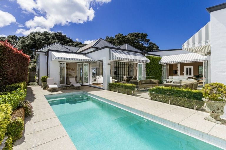 Photo of property in 33 Cheltenham Road, Devonport, Auckland, 0624