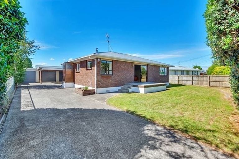 Photo of property in 30 Sutton Crescent, Papakura, 2110