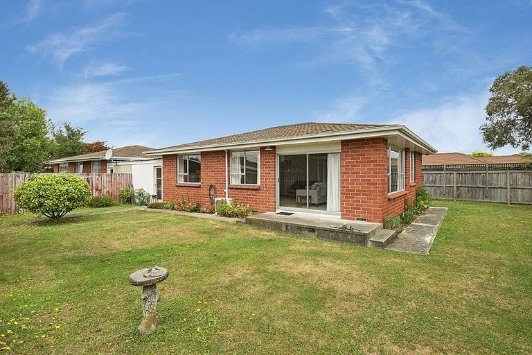 Photo of property in 1/8c Heaphy Place, Casebrook, Christchurch, 8051