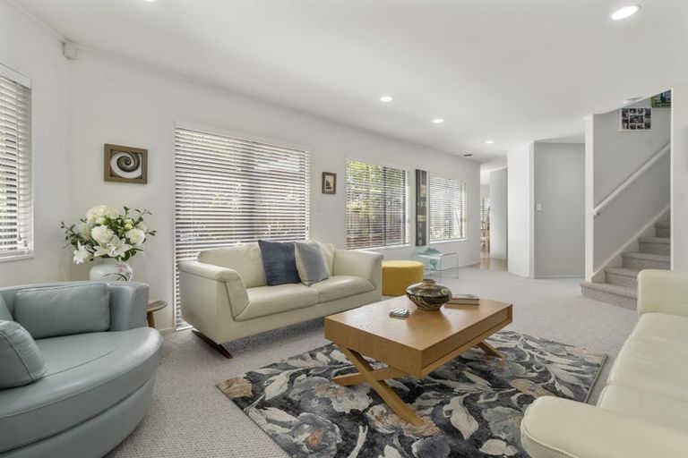 Photo of property in 1/27 Holdaway Avenue, Northcote, Auckland, 0627