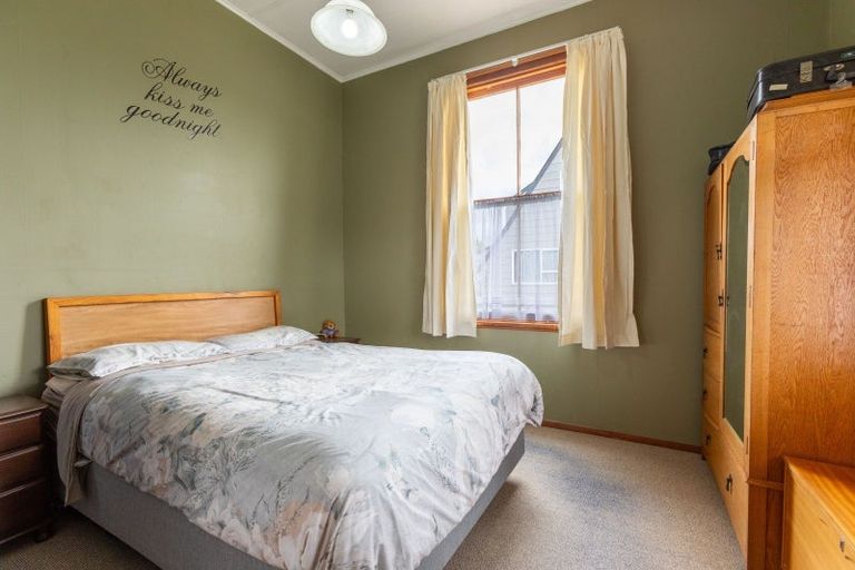 Photo of property in 9 Ross Street, Woodville, 4920