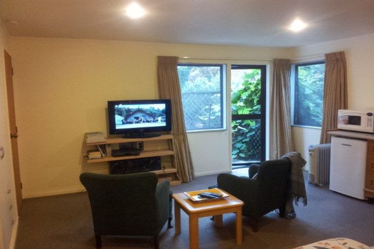 Photo of property in 1/30 Uppingham Crescent, Hillcrest, Auckland, 0627
