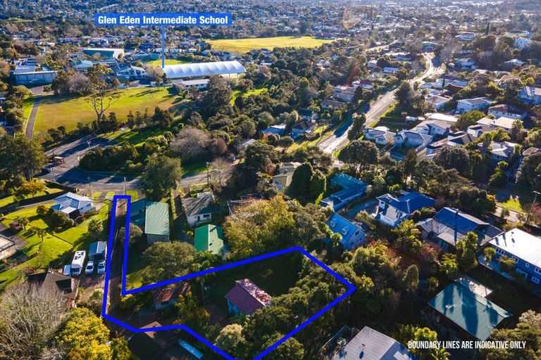 Photo of property in 42 Atkinson Road, Titirangi, Auckland, 0604