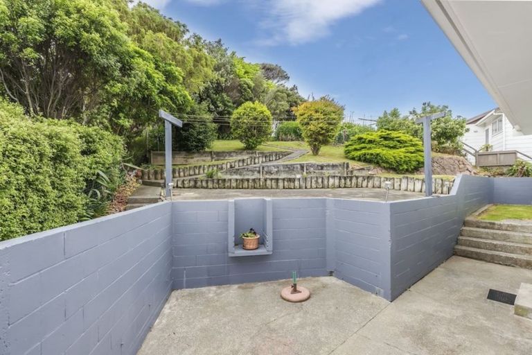 Photo of property in 13 Fyvie Avenue, Tawa, Wellington, 5028