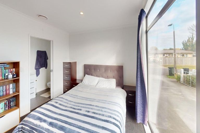 Photo of property in 50 Exeter Crescent, Takaro, Palmerston North, 4412