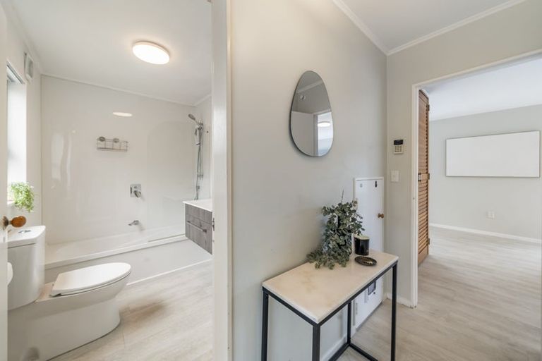 Photo of property in 66 Woodhouse Avenue, Karori, Wellington, 6012