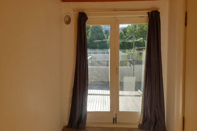 Photo of property in 36 Comins Crescent, Mission Bay, Auckland, 1071