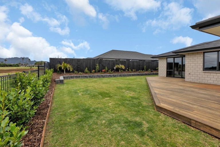 Photo of property in 25 Kitemaunga Avenue, One Tree Point, 0118