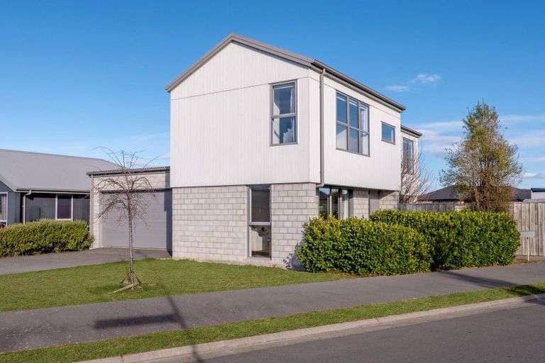 Photo of property in 33 William Dawson Crescent, Wigram, Christchurch, 8025